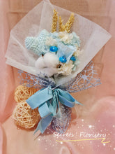 Load image into Gallery viewer, Preserved Bouquet with Crochet Hearts