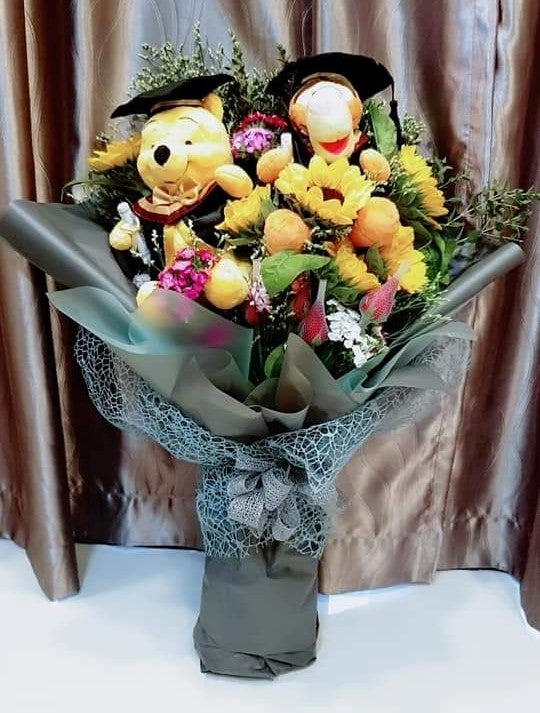 Graduation Bouquet - Pooh & Tigger